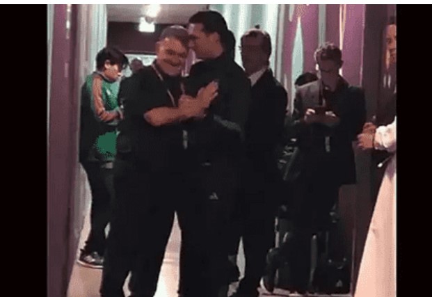 صورة لمدربي الأرجنتين والمكسيك تثير الجدل