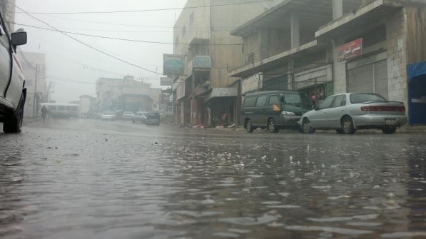 الزرقاء.. إغلاق نفق مستشفى الزيتون لتراكم