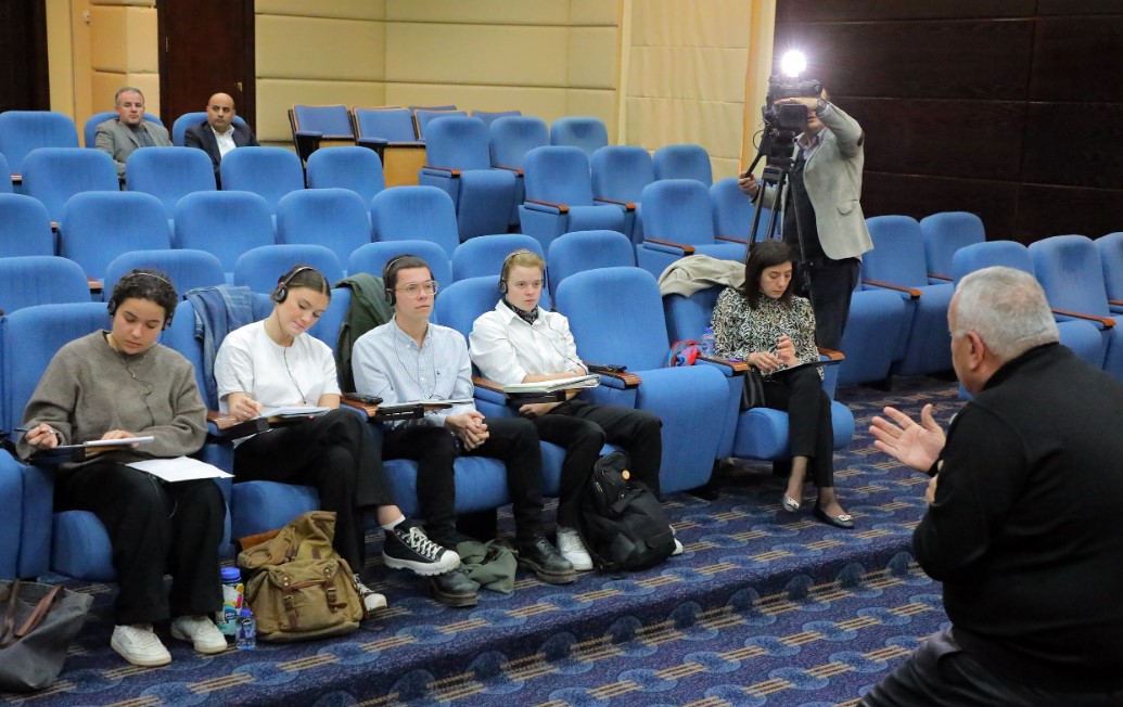 الأعيان يستضيف طلبة أميركيين يدرسون في