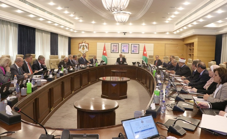 الحكومة تخفض نسبة ضريبة بيع العقار