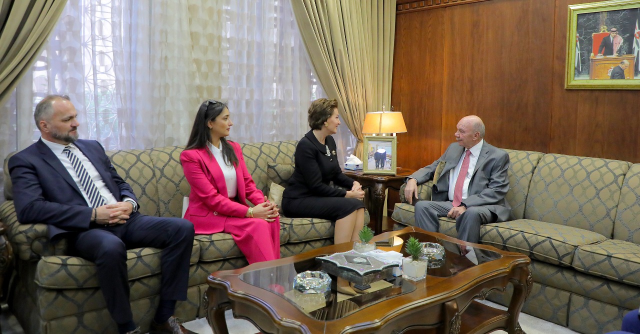 الفايز يلتقي رئيسة جمهورية كوسوفو السابقة