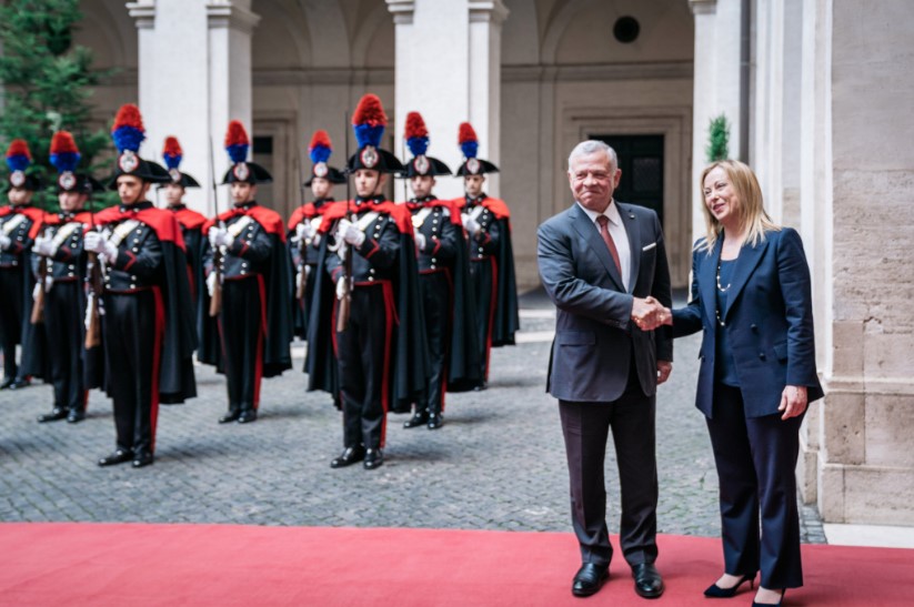 الملك يؤكد لرئيسة وزراء إيطاليا ضرورة