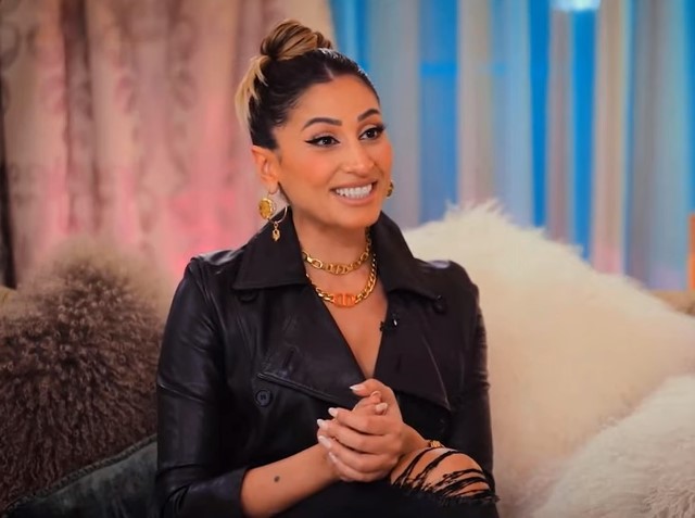 دينا الشربيني تفجر مفاجأة: أعيش قصة