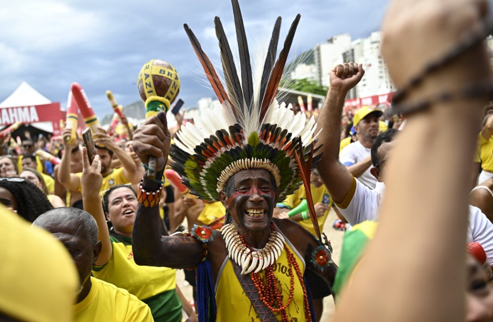 راقصو سامبا وأسود وديوك.. قصص ألقاب