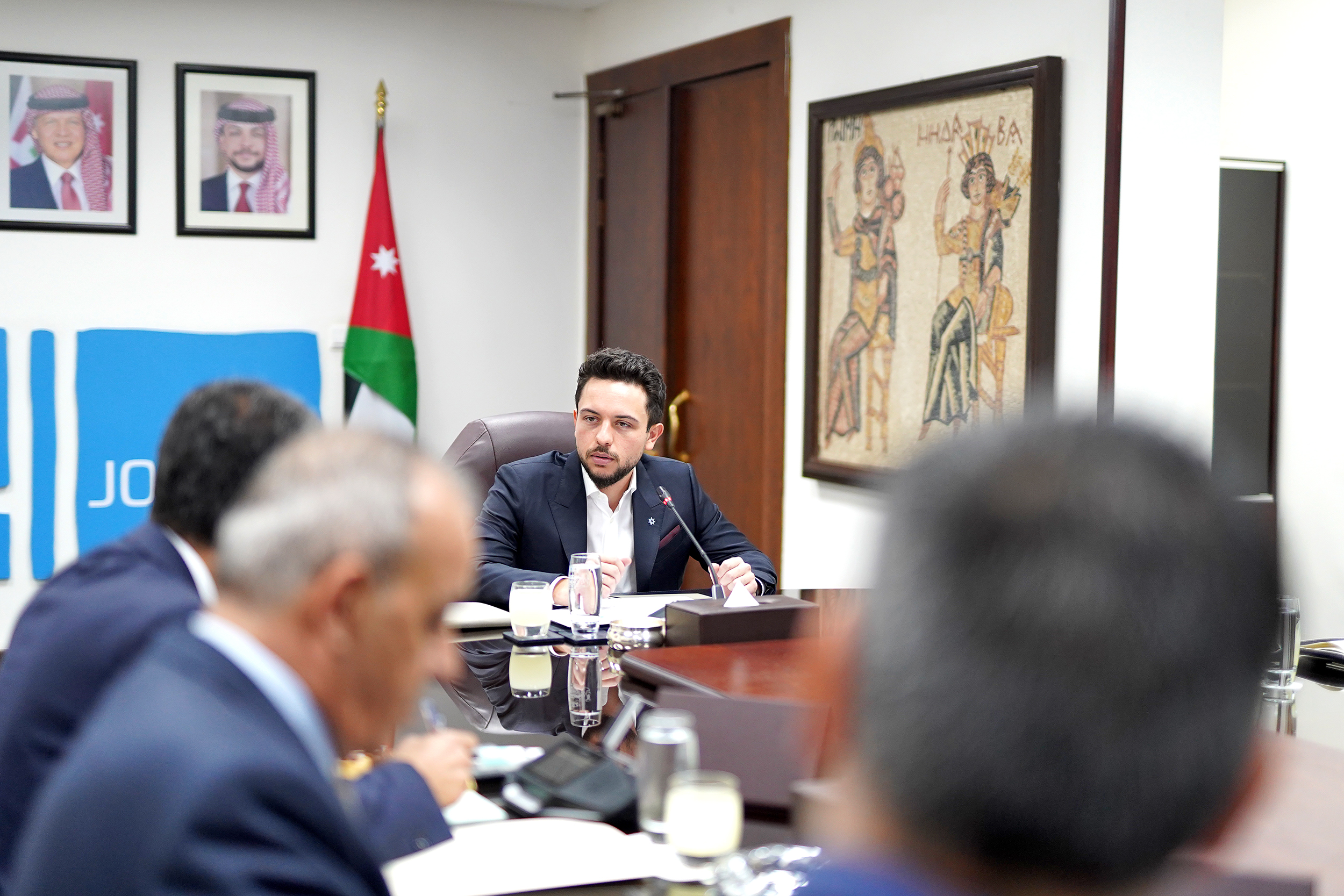 ولي العهد يترأس اجتماعا في وزارة