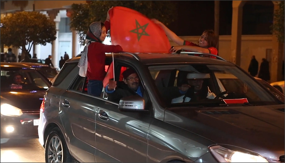 أردنيون ومغاربة يحتفلون أمام السفارة المغربية