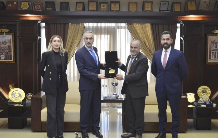 سفير جمهورية قبرص يزور جامعة عمان