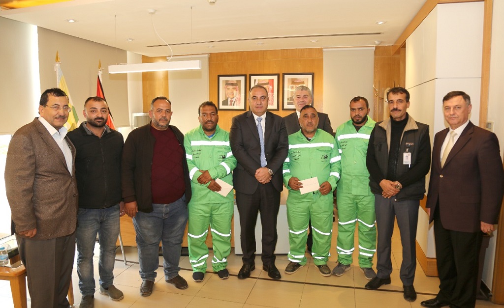 عمال وطن في الأردن يعثرون على