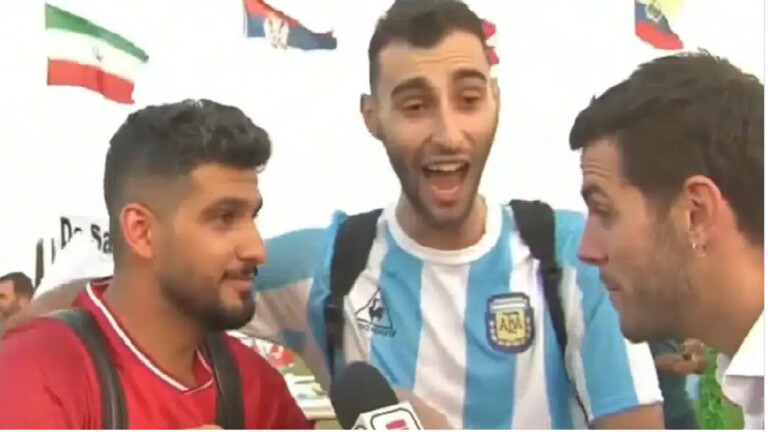 شاب عربي يفاجئ مشجعا أرجنتينيا كان