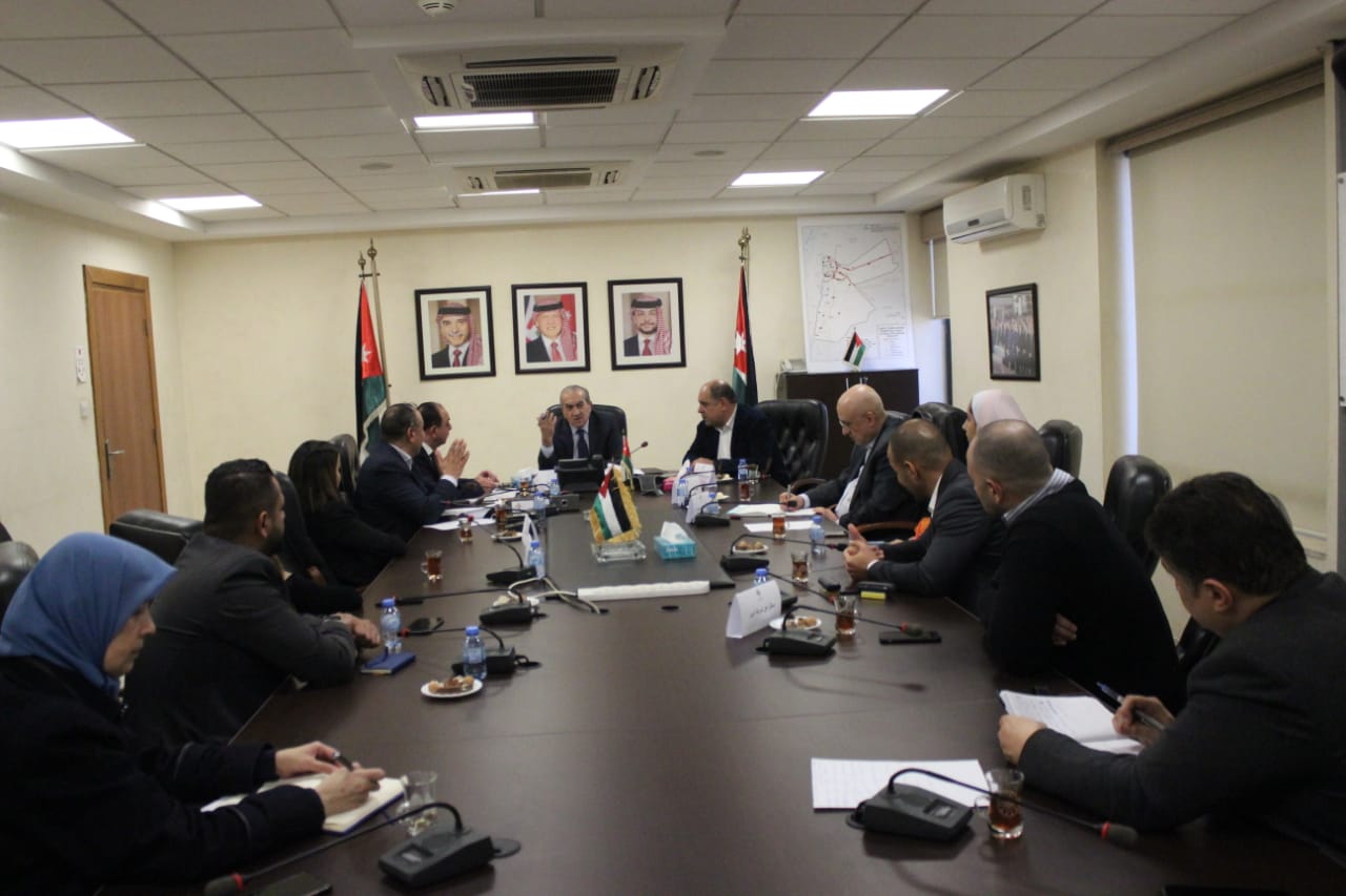 حجب الخدمة عن التطبيقات غير المرخصة