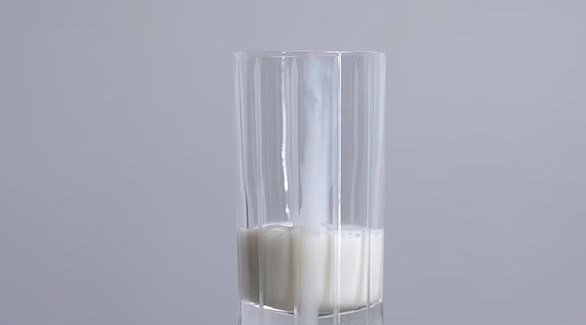 تبيع حليبها بالمزاد مقابل 200 ألف