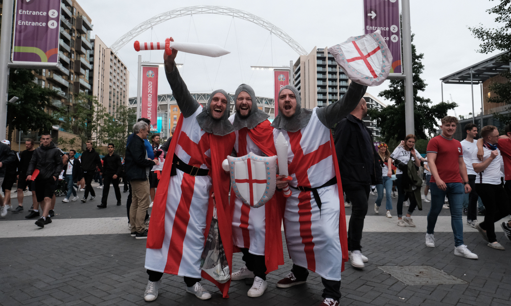 محظور ارتداؤها لعدم إهانة المسلمين والعرب..