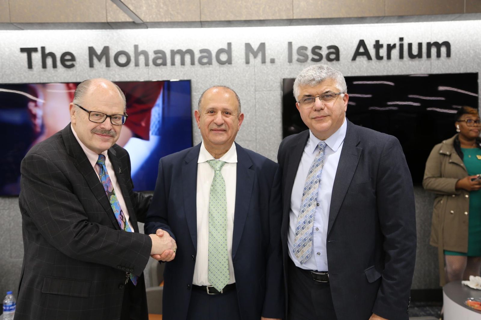 جامعة ايسترن الأمريكية تكرم الأردني محمد