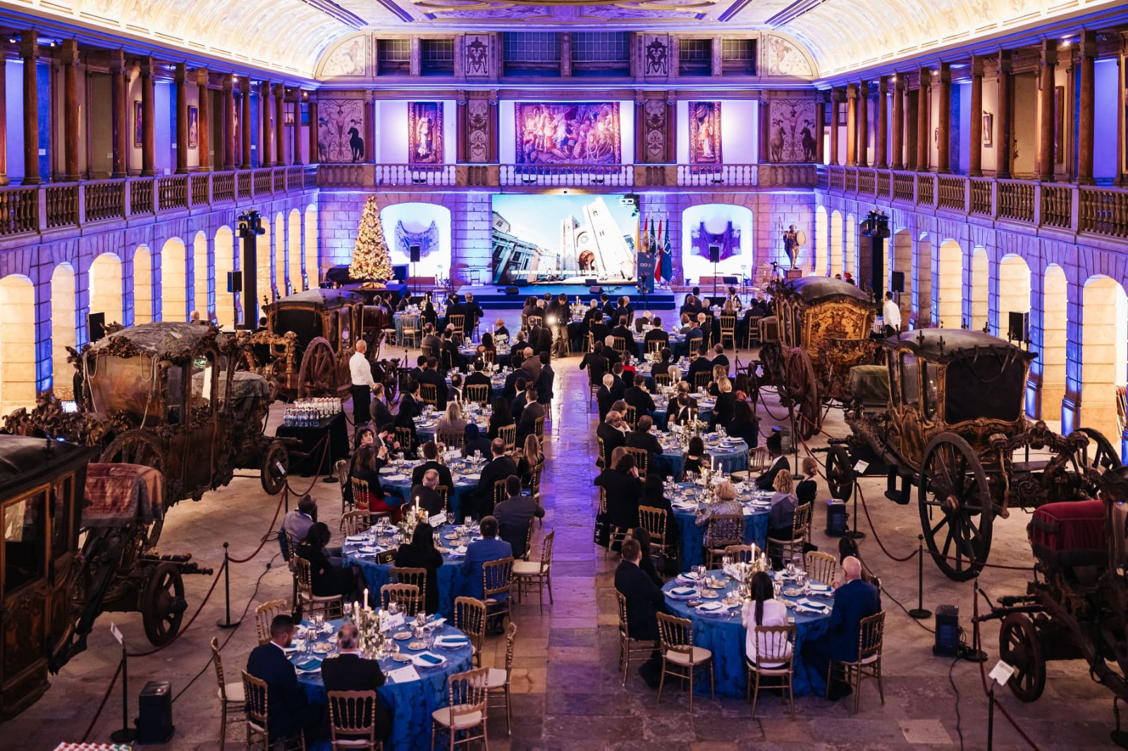 مركز الحوار العالمي يحتفل بمرور عقد