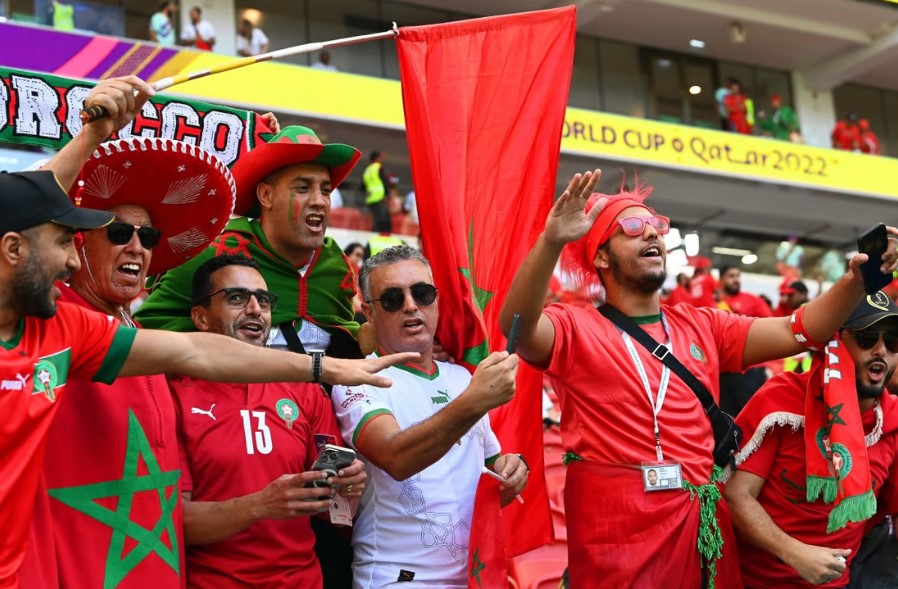 جماهير أسود الأطلس تهتف للمنتخب المغربي