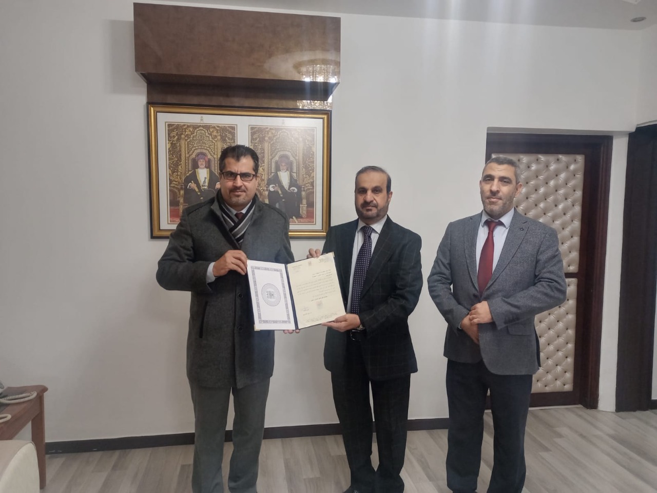 رئيس جامعة البترا يشيد بالسفير العماني