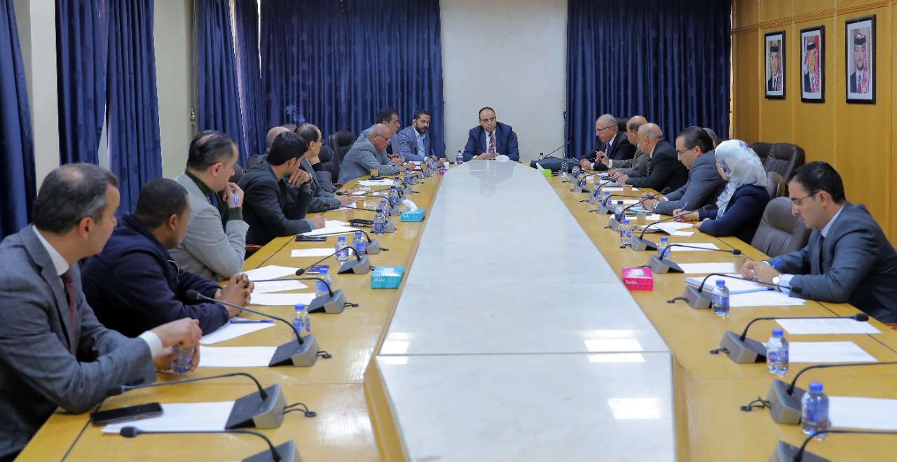 إدارية النواب تلتقي مدير عام مؤسسة