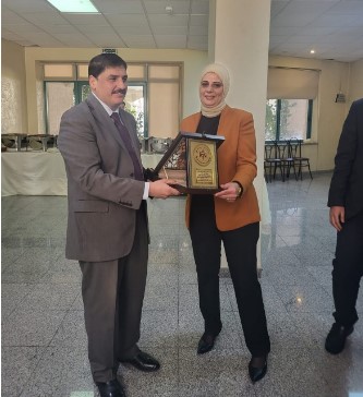 وزارة الخارجية تكرم سمية العوران (صور)