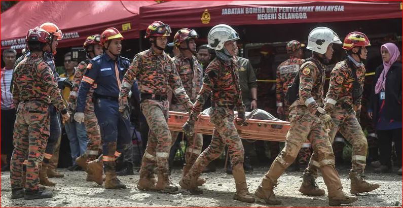 16 قتيلا و17 مفقودا جراء انهيار