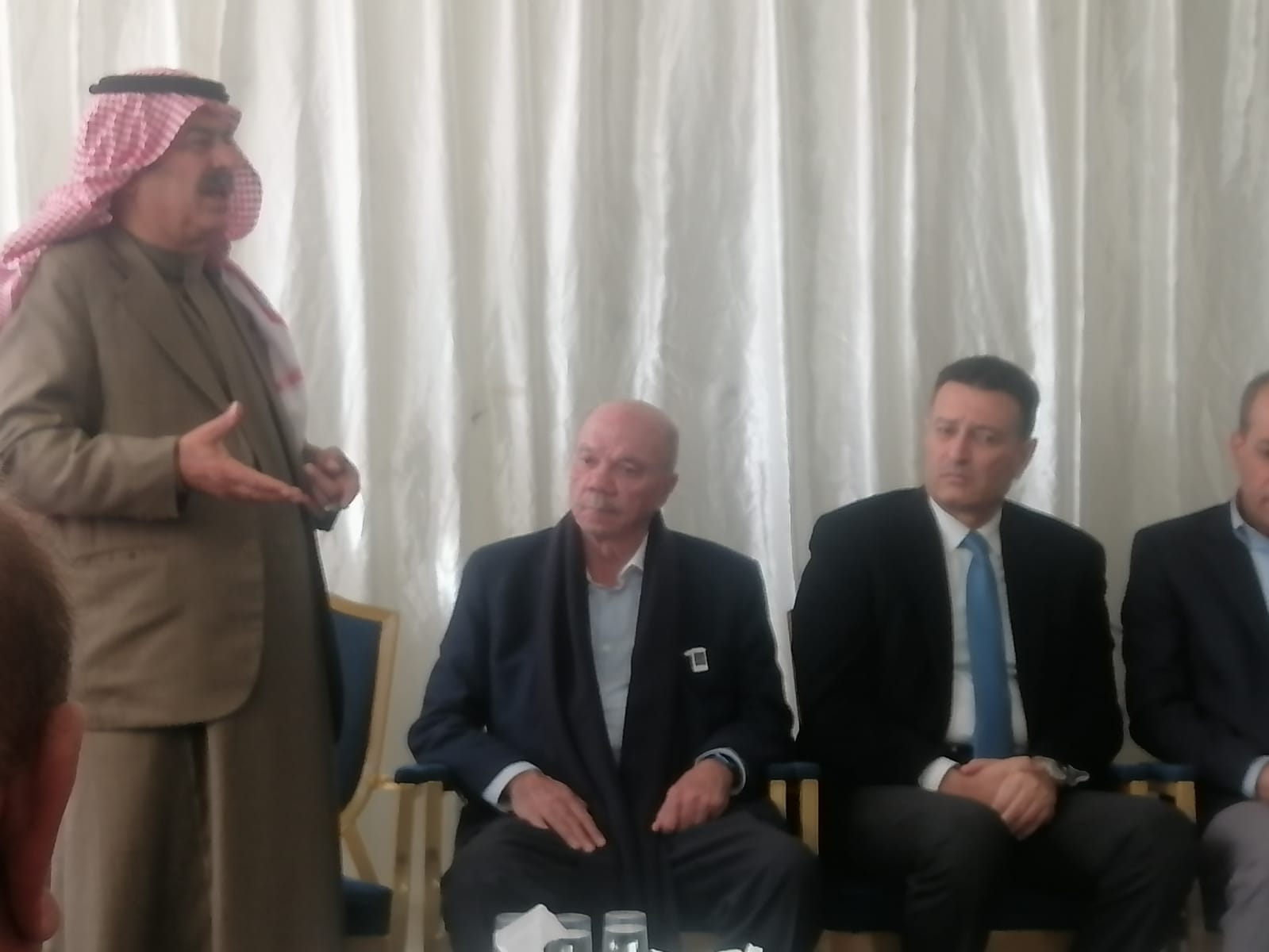 الفايز والصفدي يقدمان واجب العزاء بالشهيد