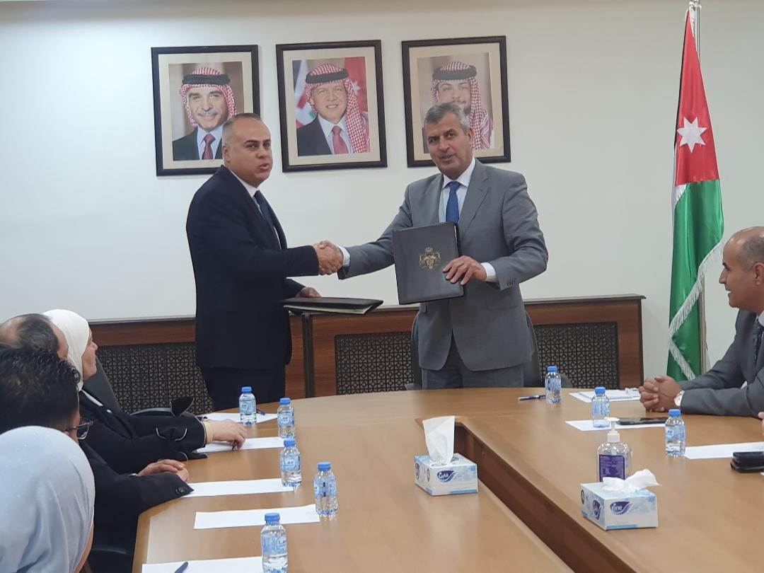 الخرابشة: مذكرتا تفاهم لاستكشاف الليثيوم والذهب