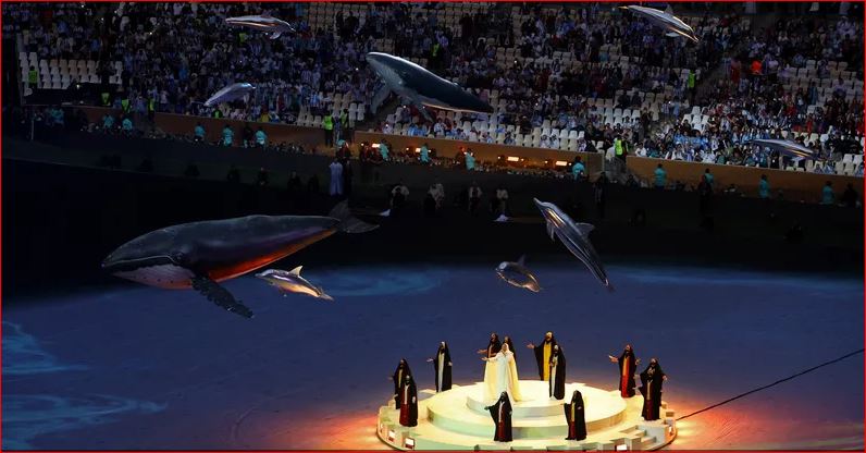 حفل ختام المونديال.. دلافين وحيتان في