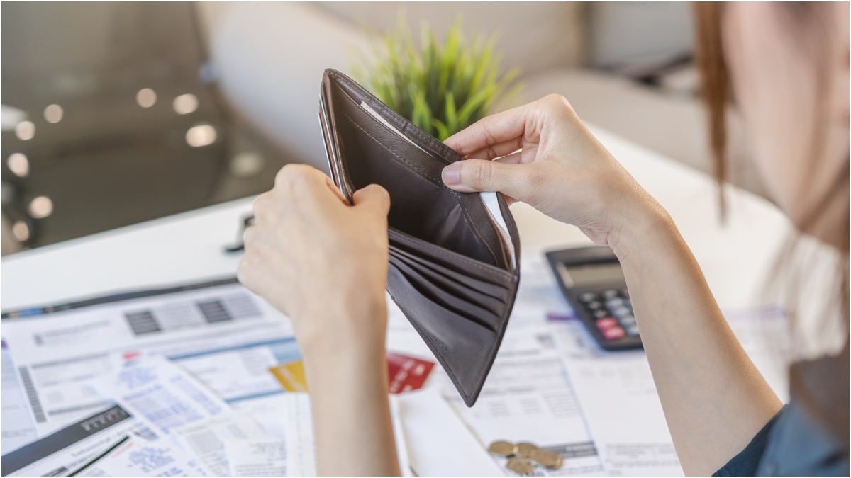 نصائح للتعامل مع قلق الأزمات المالية..