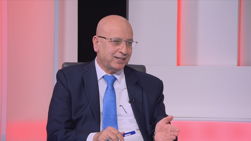 قرابة 100 ألف مشترك في الامتحان