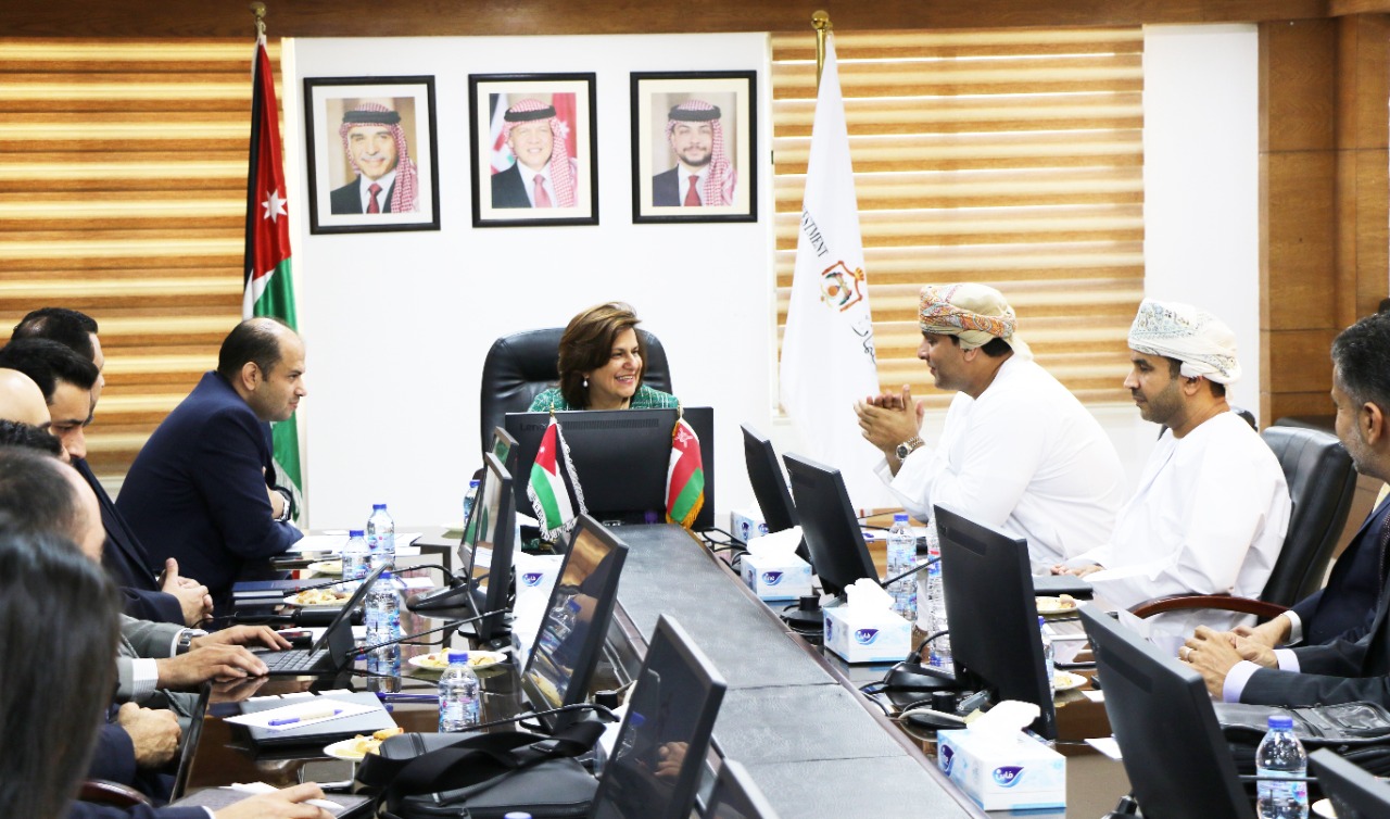 وزارة الاستثمار وجهاز الاستثمار العماني يناقشان