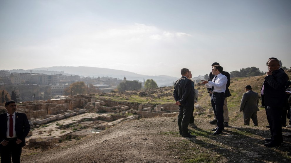 ماكرون يزور مدينة جرش الأثرية.. صور
