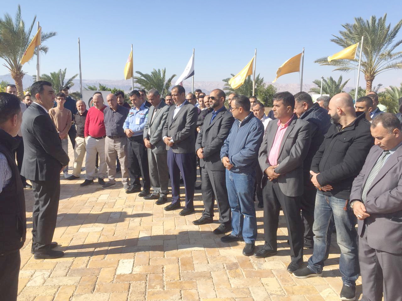 الجامعة الأردنية العقبة تلتف حول القيادة