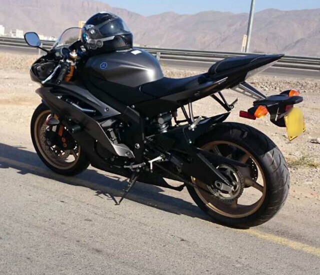 سائقو دراجات نارية: تهالك الطرق يشكل