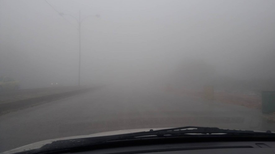 الضباب يلف مناطق واسعة في المملكة