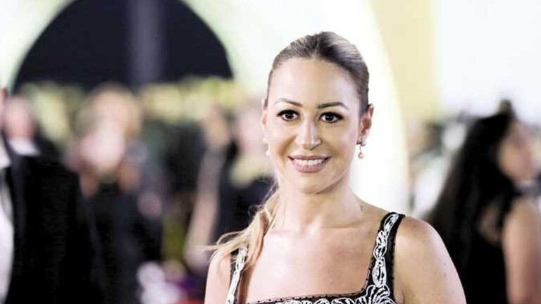 الفنانة منة شلبي تنهار خلال التحقيقات