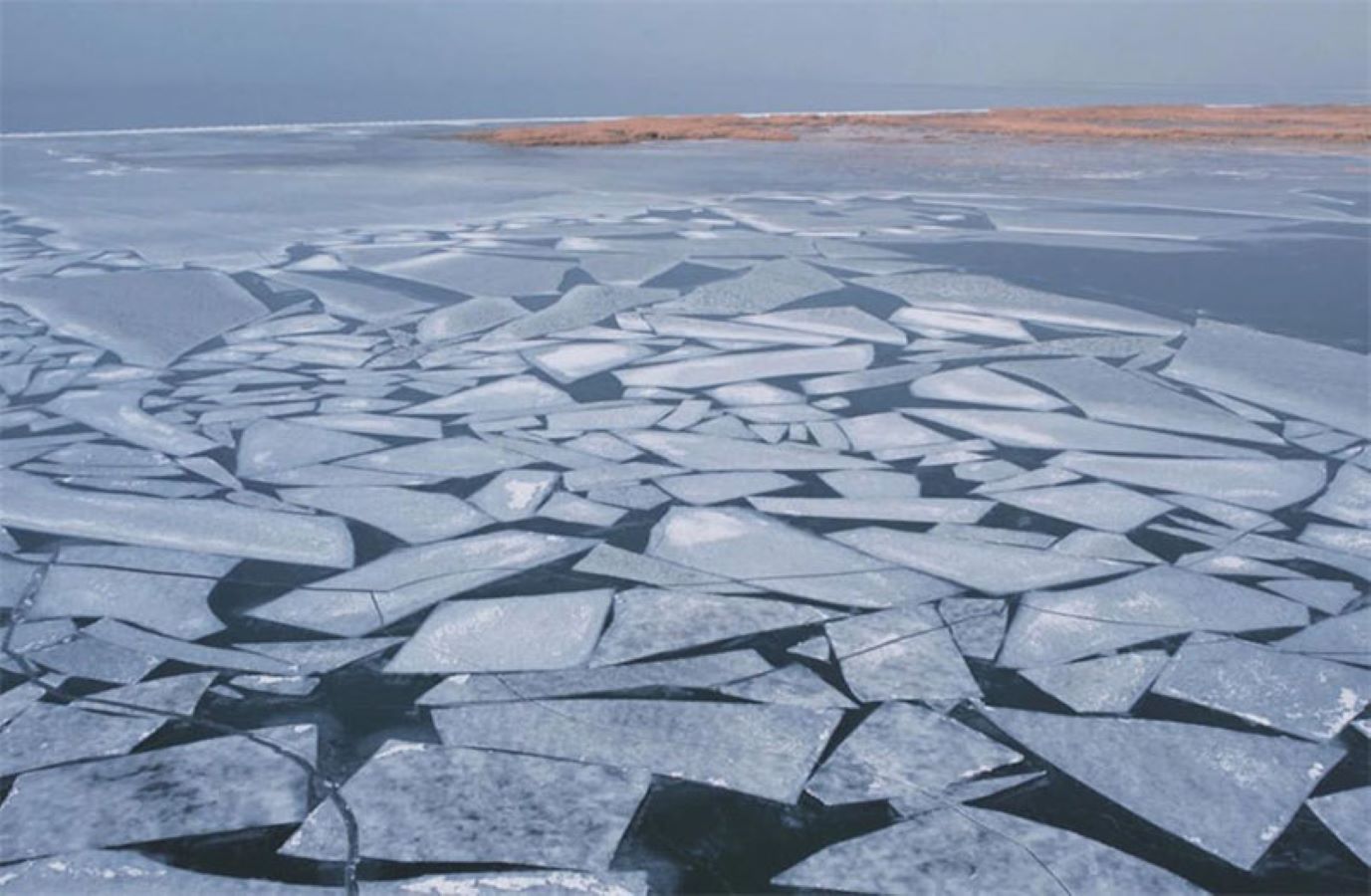 بوستنغ.. بحيرة المرايا المكسورة في الصين