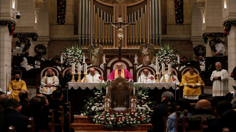 انطلاق الاحتفالات بعيد الميلاد في كنيسة