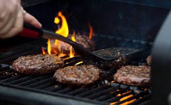 تضعف المناعة وتزيد الالتهابات.. 5 أغذية