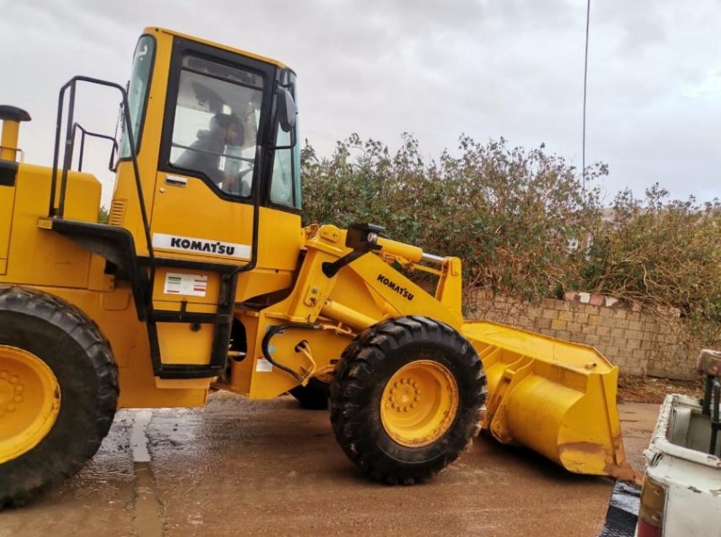 التعامل مع مجرى سيل أمام بيوت