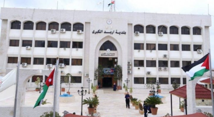 تقسيط المبالغ المترتبة على المحال التجارية