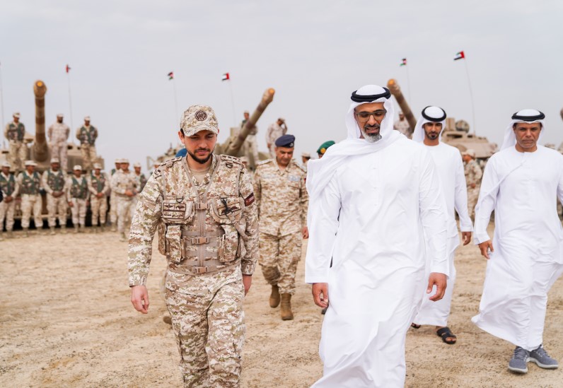 ولي العهد يحضر تمرينا عسكريا تعبويا