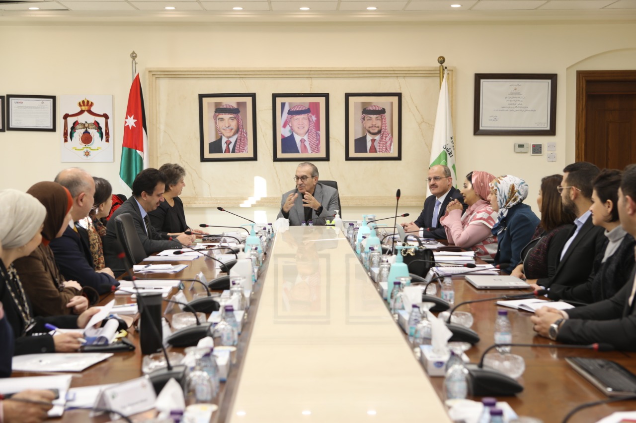 الأشغال تبحث تنفيذ مشاريع مع الوكالة