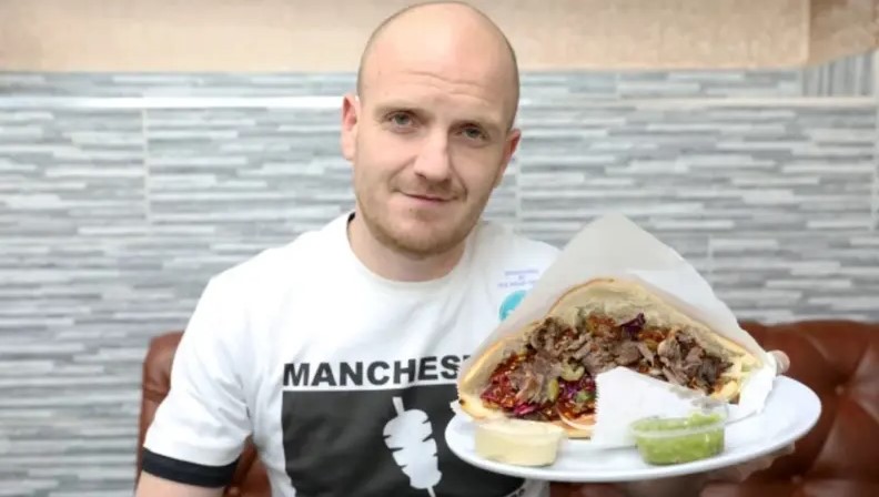 رجل تناول 124 وجبة كباب في