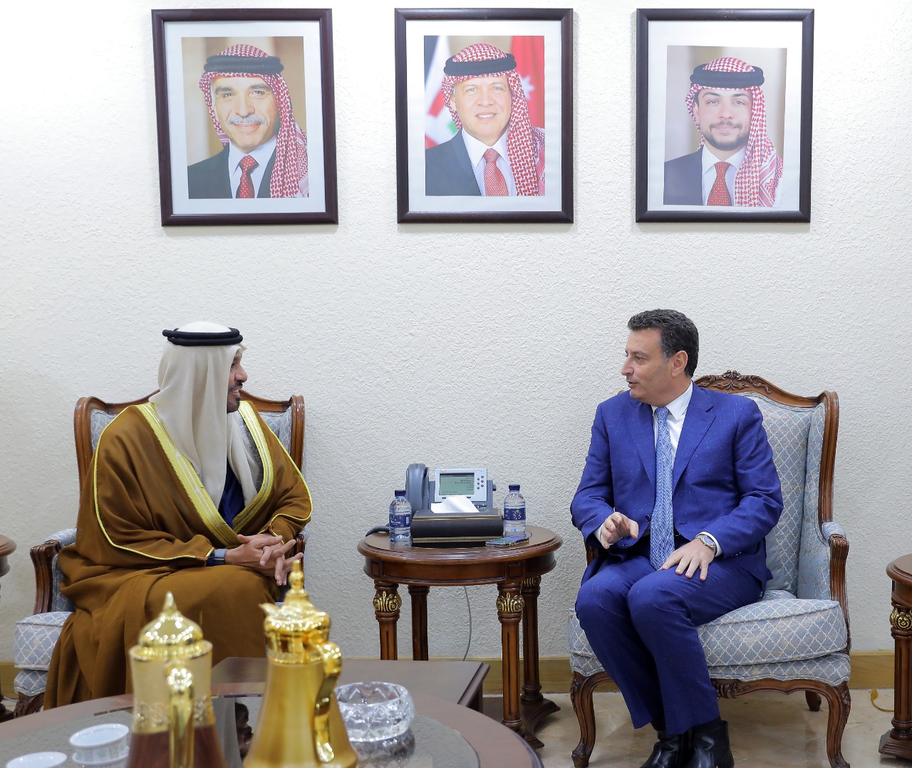 الصفدي يلتقي سفير الإمارات ويؤكد أن