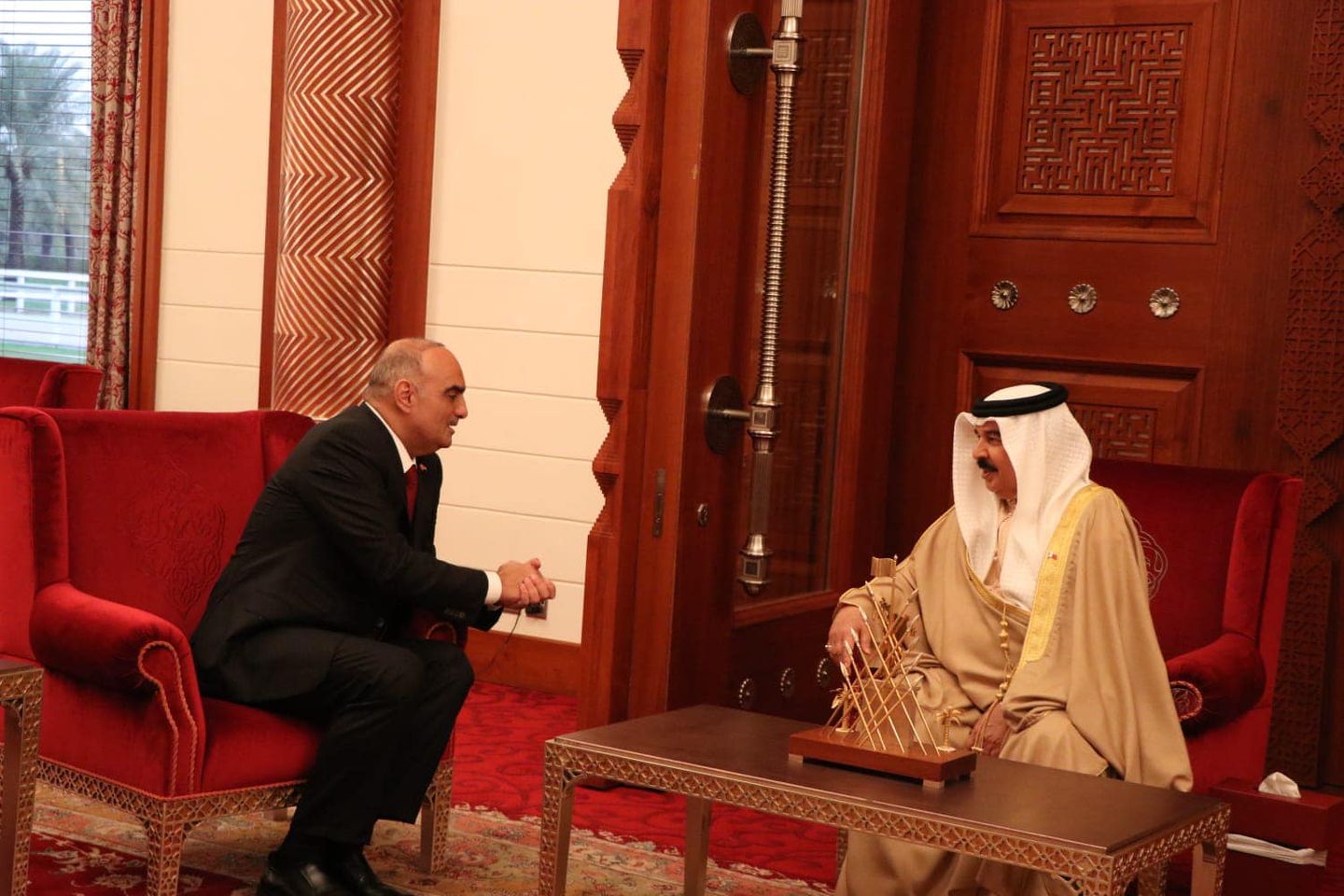 رئيس الوزراء ينقل رسالة شفوية من