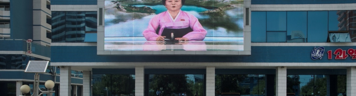 حكم مشاهدة البرامج والمسلسلات الأجنبية في