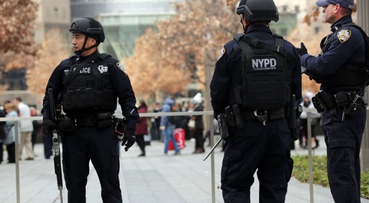 طفل يطلق النار على معلمته في