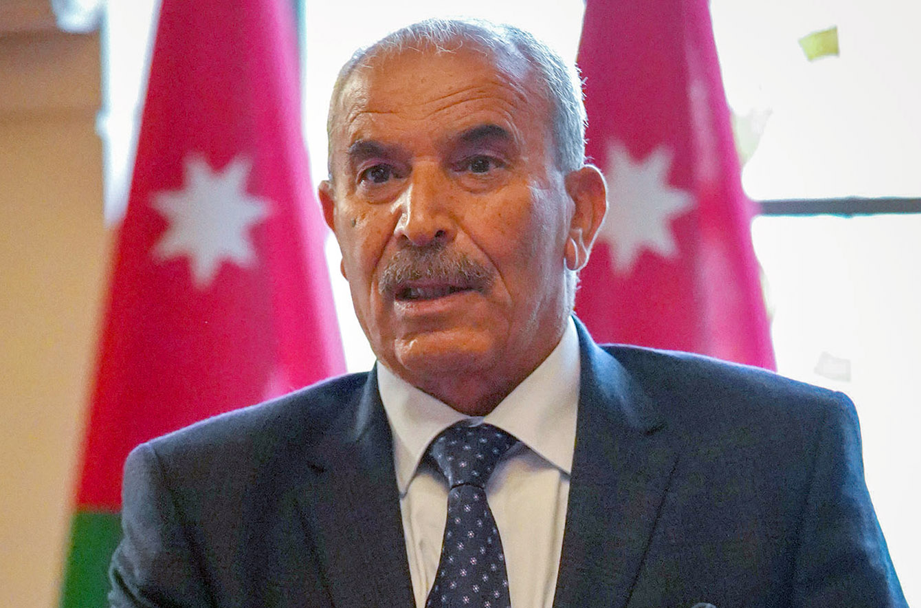 وزير العدل أحمد الزيادات يفصل موظفا