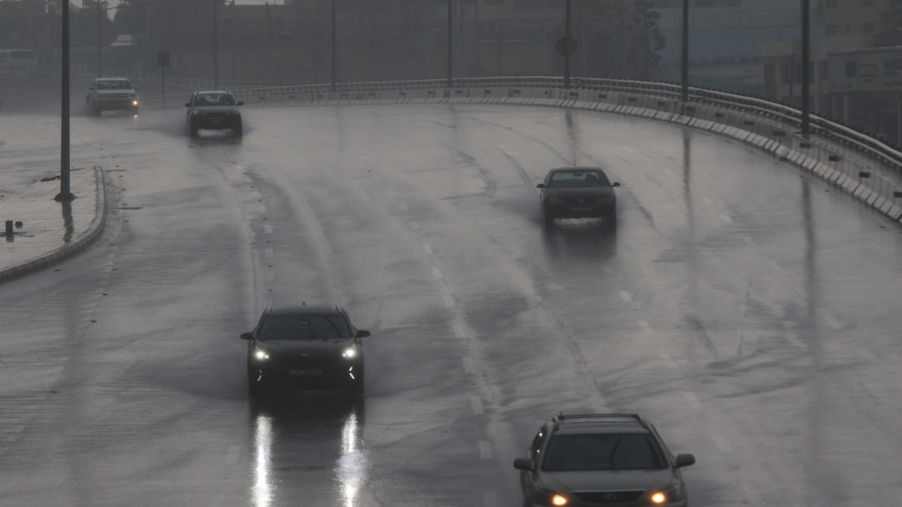 ضباب صباح الاثنين وأمطار غزيرة على