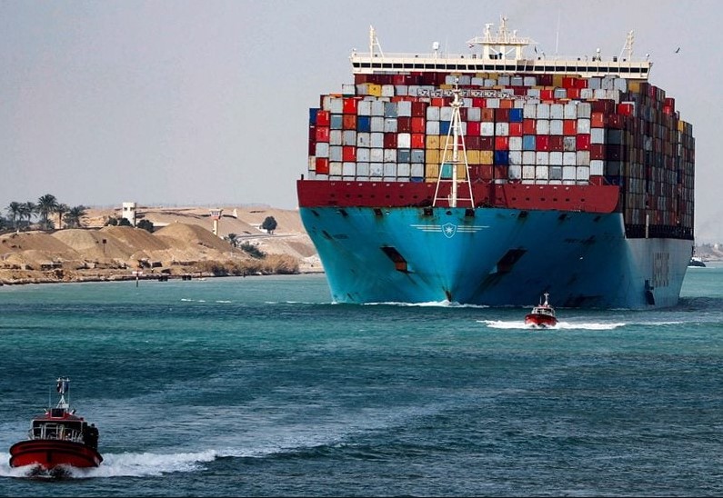 جنوح سفينة في قناة السويس