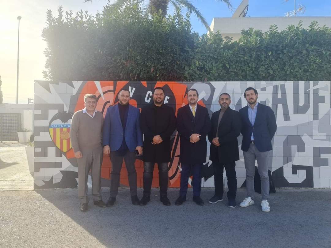 إدارة نادي الحسين في مقر فالنسيا